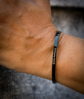 L'Iconica bangle bracelet in steel, "Buona Fortuna" engraving on the outside