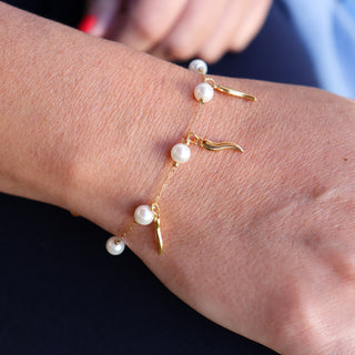 Steel Chain Bracelet – Mother of Pearl & Horn Beads | L’Iconica