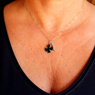 Silver Necklace – Chain, Horn & Clover | Fortuna