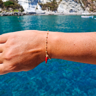 Gold-Plated Silver Bracelet – Beaded Chain & Horn Pendant | Eleganza