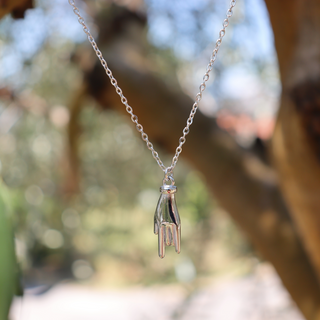 Stainless Steel Chain Necklace – Mano Corno Pendant | L’Iconica