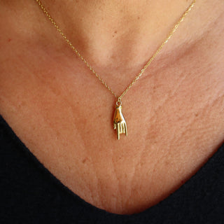 Stainless Steel Chain Necklace – Mano Corno Pendant | L’Iconica